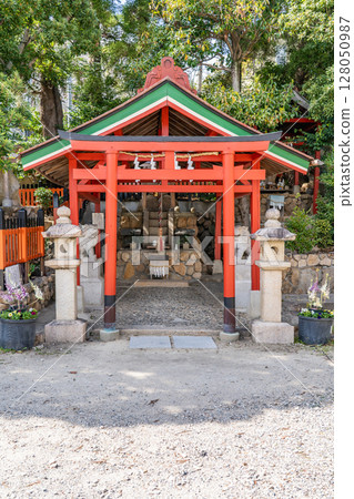 Kurakuen Shrine, a sub-shrine of Koshigaya Shrine, Nishinomiya City Kurakuen Shrine, a sub-shrine of Koshigaya Shrine, Nishinomiya City 128050987