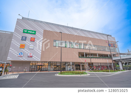 The exterior and tenant sign of "Lala Terrace Kita-Ayase," a commercial facility directly connected to the station (Adachi Ward, Tokyo) The exterior and tenant sign of "Lala Terrace Kita-Ayase," a commercial facility directly connected to the station (Adachi Ward, Tokyo) 128051025