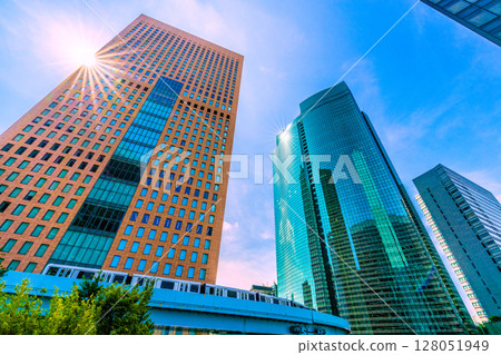 7月4日,日本東京城市景觀。汐留的辦公大樓景觀,包括汐留市中心和汐留塔。 7月4日,日本東京城市景觀。汐留的辦公大樓景觀,包括汐留市中心和汐留塔。 128051949