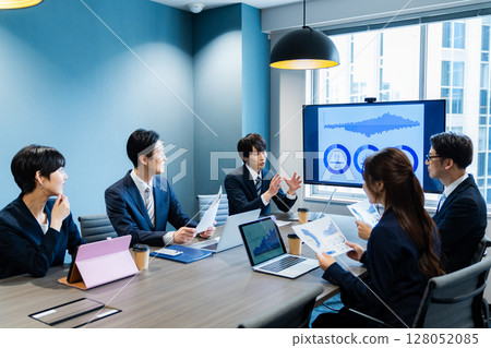 Business person to meet Business person to meet 128052085