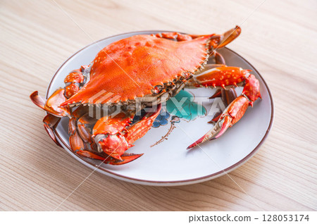Boiled crayfish 128053174