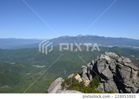 Climbing Mount Mizugaki, Yamanashi Prefecture Climbing Mount Mizugaki, Yamanashi Prefecture 128053893