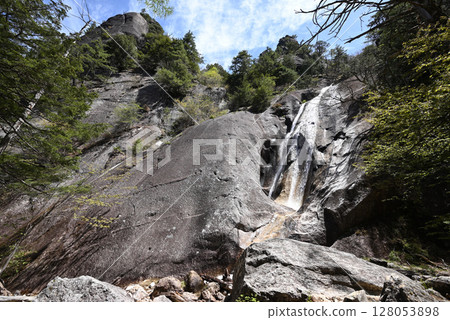 Climbing Mount Mizugaki, Yamanashi Prefecture 128053898