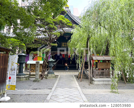 The main hall of Hexagon temple in Kyoto 128053980