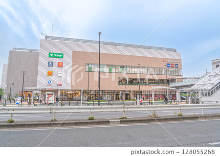 A panoramic view of "Lala Terrace Kita-Ayase" seen across Kan-nana Dori (Adachi Ward, Tokyo) A panoramic view of "Lala Terrace Kita-Ayase" seen across Kan-nana Dori (Adachi Ward, Tokyo) 128055268