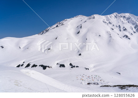 Looking up at Raichozawa and Betsuyama Norikoshi from Murododaira. Climbing Mount Tateyama and Mount Betsuyama in the Northern Alps during the remaining snow season. Looking up at Raichozawa and Betsuyama Norikoshi from Murododaira. Climbing Mount Tateyama and Mount Betsuyama in the Northern Alps during the remaining snow season. 128055626