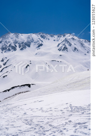 Looking up at the Tateyama mountain range from Murododaira: Climbing Mount Tateyama and Mount Betsuyama in the Northern Alps during the remaining snow season Looking up at the Tateyama mountain range from Murododaira: Climbing Mount Tateyama and Mount Betsuyama in the Northern Alps during the remaining snow season 128055627
