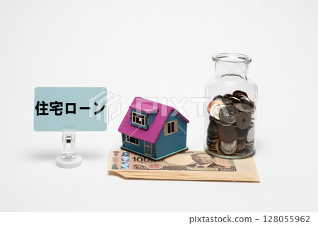 Image of a mortgage made of coins in a jar, 10,000 yen bills, and a miniature house 128055962