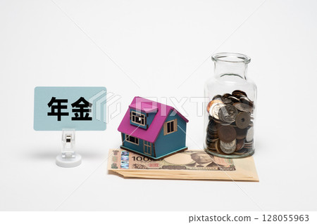 Image of pension and housing in old age 128055963