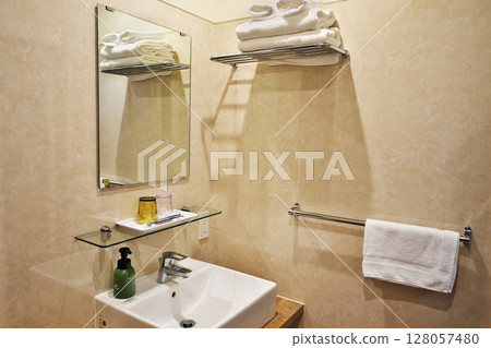 乾淨的洗手間 128057480
