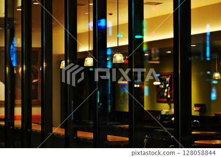 Night cafe 128058844