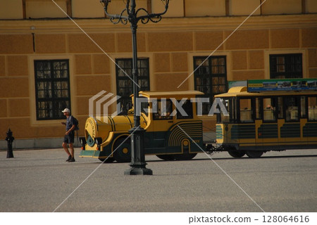 Sightseeing tram around Schönbrunn Palace Sightseeing tram around Schönbrunn Palace 128064616
