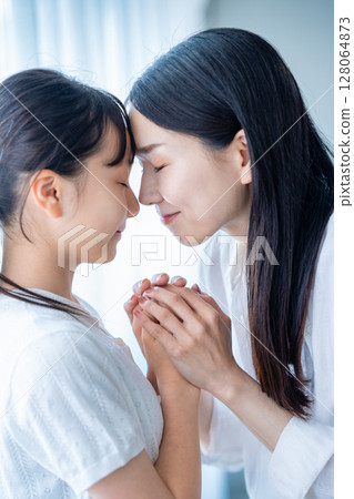 媽媽和女兒的親密接觸 128064873