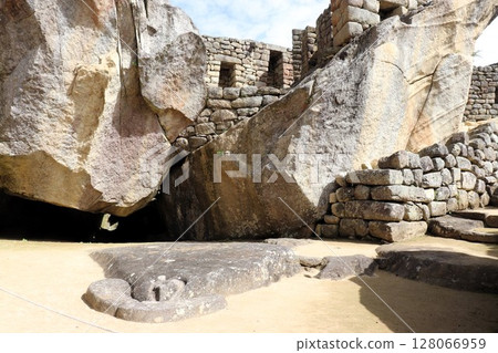 Machu Picchu, Temple of the Condor, World Heritage Site, Peru, South America 128066959