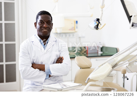 Portrait of positive male dentist 128067226