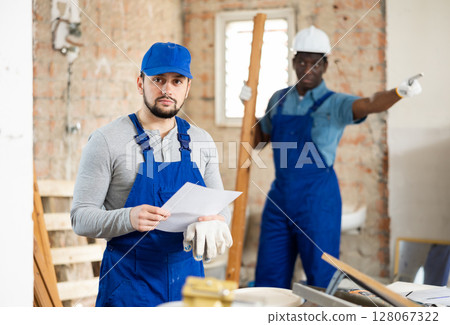 Professional builder reading the document Professional builder reading the document 128067322