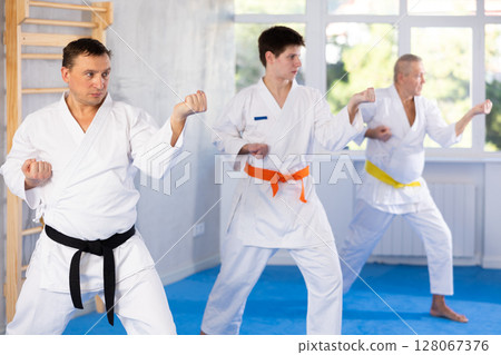 Adult man training karate technique in studio 128067376
