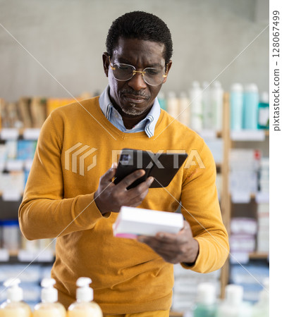 Adult man scanning qr code of pills 128067499