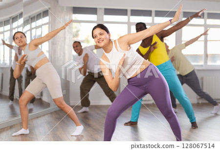 Group of people dancing hip hop 128067514