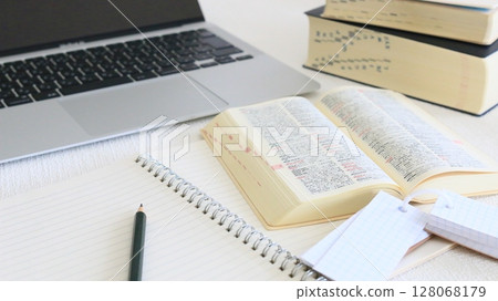 教育圖像、考試學習、考試學習、英日字典和字彙卡 教育圖像、考試學習、考試學習、英日字典和字彙卡 128068179