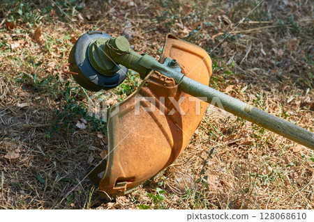 Handle lawn mower for professional grass cutting 128068610