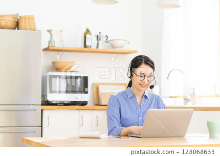 Middle woman teleworking in the living room Middle woman teleworking in the living room 128068633