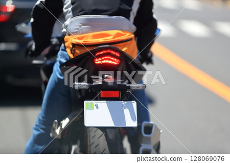 自行車尾燈 128069076