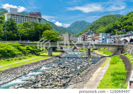 Kanagawa Prefecture: Hakone Yumoto hot spring town 128069497