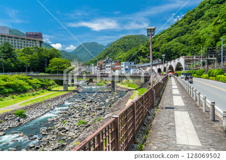 Kanagawa Prefecture: Hakone Yumoto hot spring town 128069502