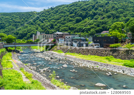 Kanagawa Prefecture: Hakone Yumoto hot spring town 128069503