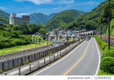 Kanagawa Prefecture: Hakone Yumoto hot spring town 128069505