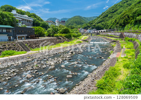 Kanagawa Prefecture: Hakone Yumoto hot spring town 128069509