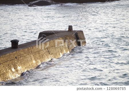 Wave to be thrown in the wave-block Wave to be thrown in the wave-block 128069785