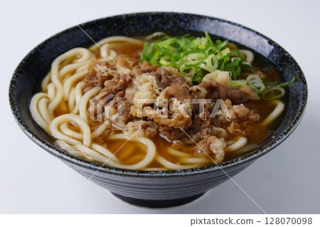 與烏冬面的肉烏冬面 與烏冬面的肉烏冬面 128070098