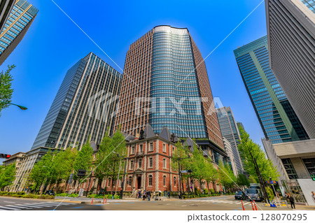 Tokyo, Chiyoda Ward, Marunouchi cityscape, Marunouchi Park Building and Mitsubishi Ichigokan Museum 128070295