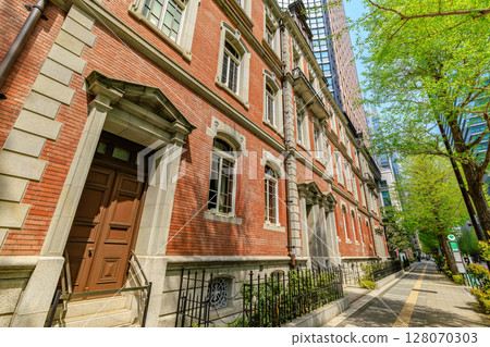 Tokyo, Chiyoda Ward, Marunouchi cityscape, Marunouchi Park Building and Mitsubishi Ichigokan Museum Tokyo, Chiyoda Ward, Marunouchi cityscape, Marunouchi Park Building and Mitsubishi Ichigokan Museum 128070303