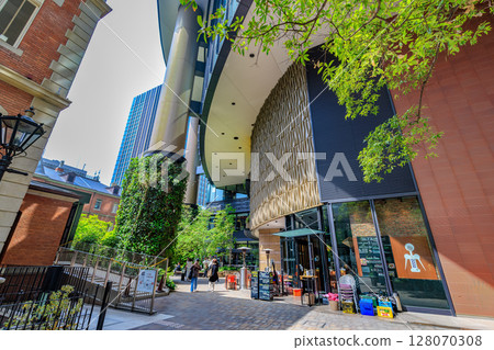 Tokyo, Chiyoda Ward, Marunouchi cityscape, Marunouchi Park Building and Mitsubishi Ichigokan Museum Tokyo, Chiyoda Ward, Marunouchi cityscape, Marunouchi Park Building and Mitsubishi Ichigokan Museum 128070308