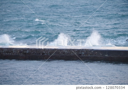 Wave to be thrown in the wave-block 128070334