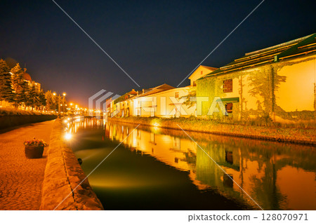 Lighted up Otaru Canal Lighted up Otaru Canal 128070971