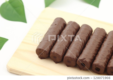 入口即化的順滑巧克力棒 128071908