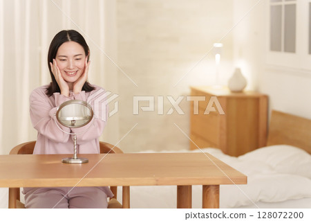 Woman doing skin care at night 128072200