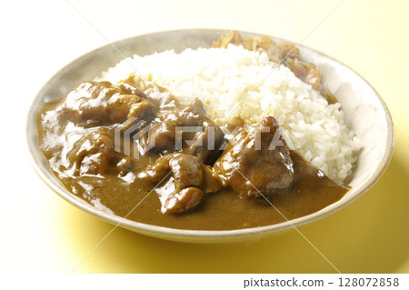 辣味雞肉咖哩，配雞塊 128072858