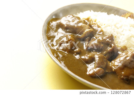 Hot chicken curry with chunks of chicken Hot chicken curry with chunks of chicken 128072867