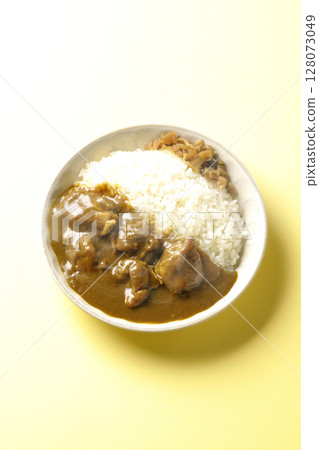 辣味雞肉咖哩,配雞塊 辣味雞肉咖哩,配雞塊 128073049
