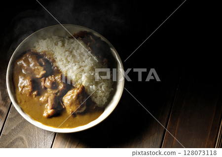 辣味雞肉咖哩,配雞塊 辣味雞肉咖哩,配雞塊 128073118