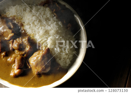 辣味雞肉咖哩，配雞塊 128073130
