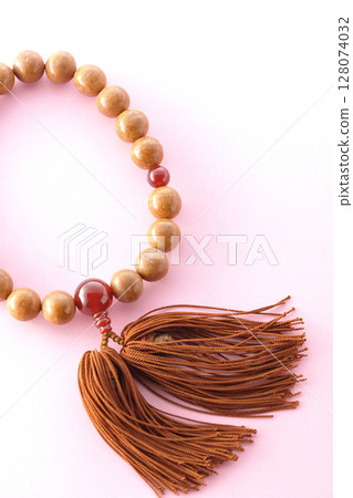 Single shot of prayer beads Single shot of prayer beads 128074032