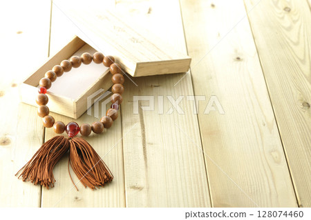 Beads and box 128074460