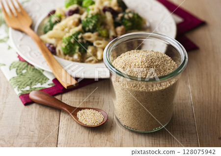 Amaranthus 128075942