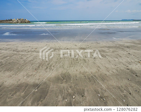 Refreshing midsummer blue sky and coastline 128076282